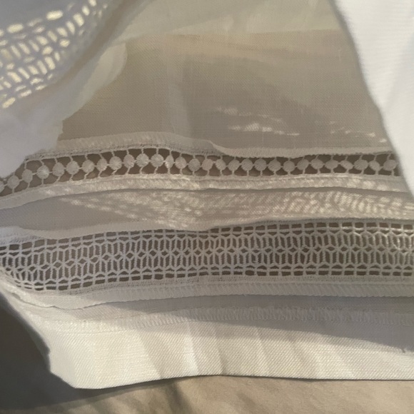 🤩White House Black Market Linen Shorts🌼 - Picture 4 of 5